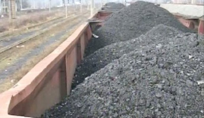 Prinşi cu o tonă de cărbune furată din Port
